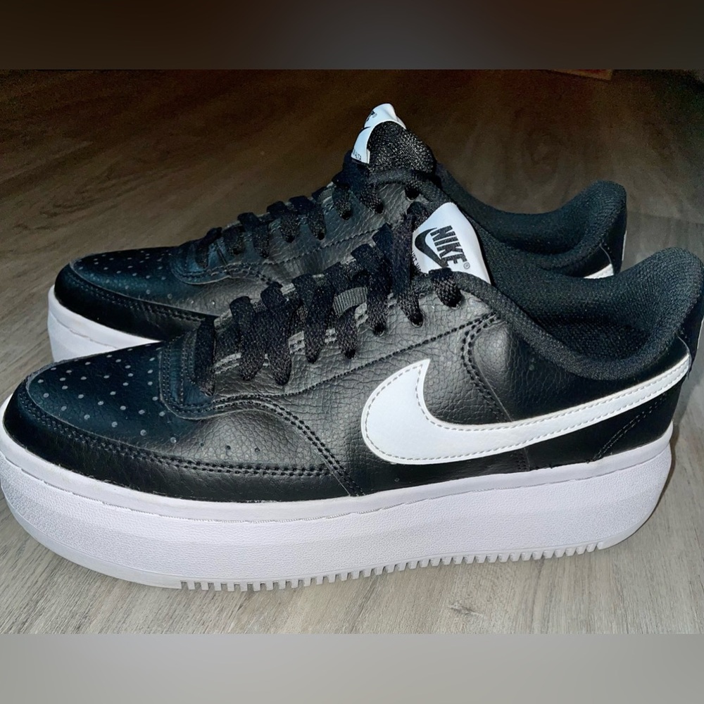 NIKE WOMEN’S COURT VISION LOW ALTA PLATFORM SHOES - Size 10